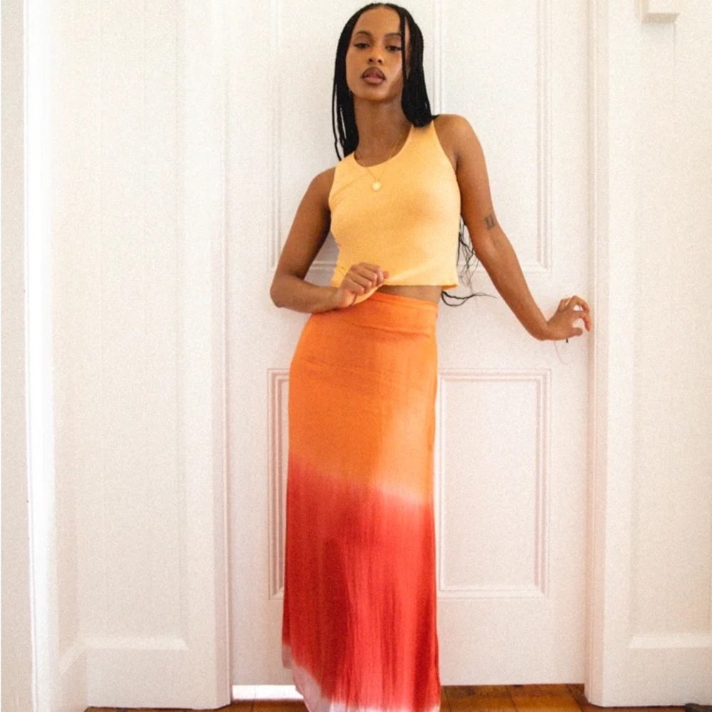 VRG GIRL midi colorful ombré skirt

Pink orange red  // so cute // size XS //